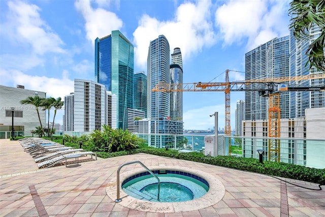 41 SE 5th St Unit 517, Miami, FL 33131 - view of swimming pool featuring a community hot tub and a view of city