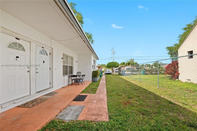 1226 NE 112th St, Miami, FL 33161 - view of yard