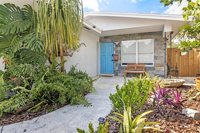 1547 NE 38th St, Oakland Park, FL 33334 - entrance to property featuring stone siding and stucco siding