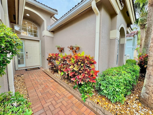 1136 SE Westminster Pl, Stuart, FL 34997 - doorway to property featuring stucco siding