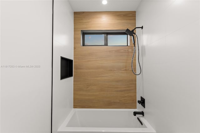 8811 SW 56th St, Miami, FL 33165 - full bath with washtub / shower combination and recessed lighting