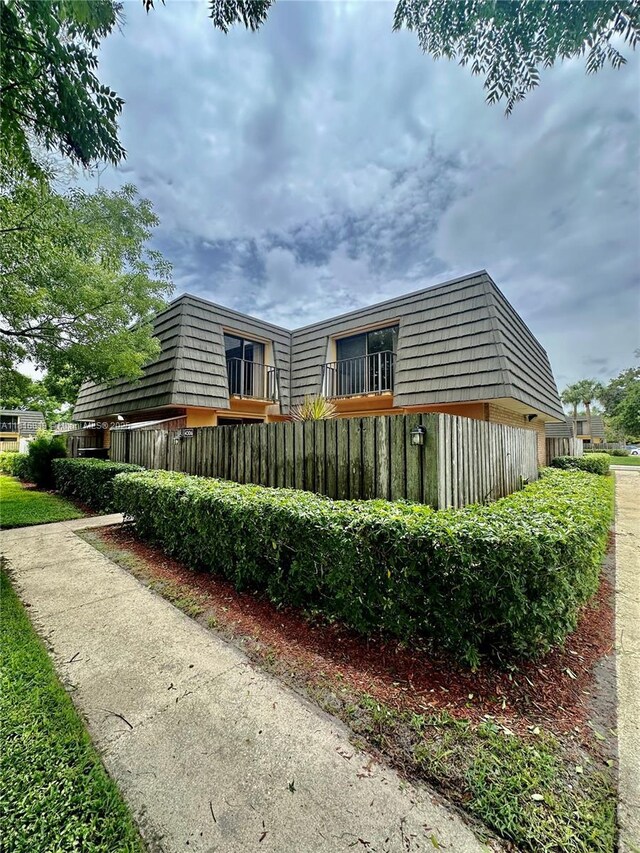 4306 43rd Way, West Palm Beach, FL 33407 - view of front of property featuring mansard roof