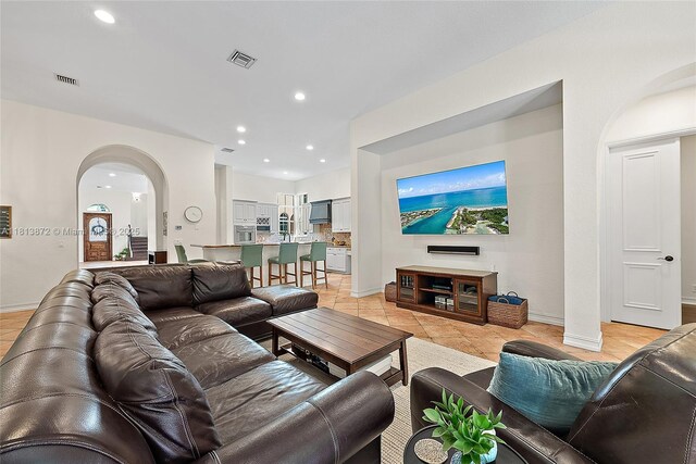 112 Segovia Way, Jupiter, FL 33458 - living room featuring arched walkways, recessed lighting, and baseboards