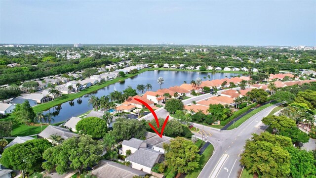 9012 Lake Park Cir S, Davie, FL 33328 - aerial view of property and surrounding area featuring nearby suburban area and a large body of water