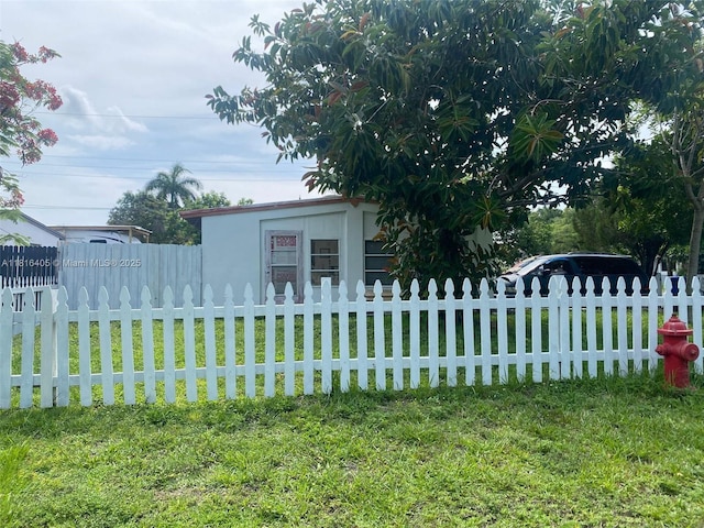 413 NE 8th St, Pompano Beach, FL 33060 - view of front of home featuring stucco siding