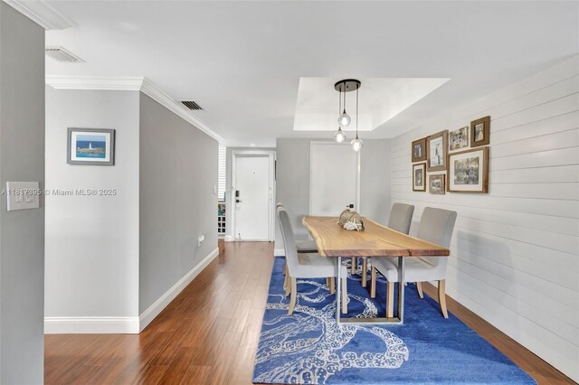 1100 SE 5th Ct Unit 87, Pompano Beach, FL 33060 - dining space featuring wood finished floors, baseboards, crown molding, and a tray ceiling