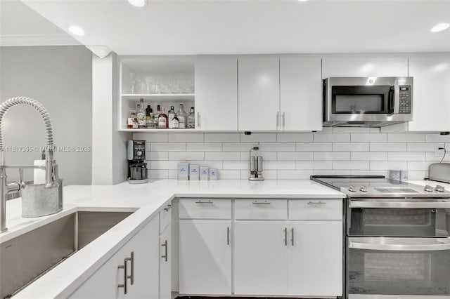1100 SE 5th Ct Unit 87, Pompano Beach, FL 33060 - kitchen with stainless steel appliances, a sink, backsplash, light countertops, and recessed lighting