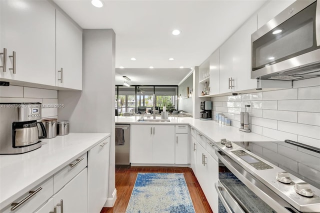 1100 SE 5th Ct Unit 87, Pompano Beach, FL 33060 - kitchen featuring stainless steel appliances, a sink, recessed lighting, dark wood-style flooring, and light countertops