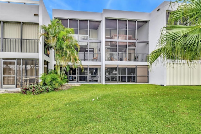 1100 SE 5th Ct Unit 87, Pompano Beach, FL 33060 - rear view of house with a lawn and stucco siding