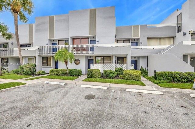 1100 SE 5th Ct Unit 87, Pompano Beach, FL 33060 - view of building exterior with uncovered parking