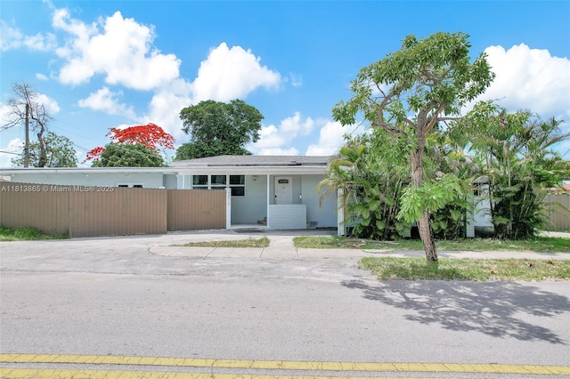 1013 S 24th Ave, Hollywood, FL 33020 - view of front facade featuring stucco siding