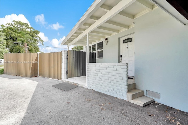 1013 S 24th Ave, Hollywood, FL 33020 - entrance to property with stucco siding