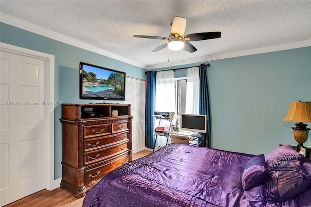 14001 SW 91st Ter Unit 14001, Miami, FL 33186 - bedroom featuring crown molding, light wood-style flooring, a textured ceiling, a ceiling fan, and baseboards