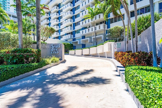 800 W Ave Unit 422, Miami Beach, FL 33139 - view of home's community