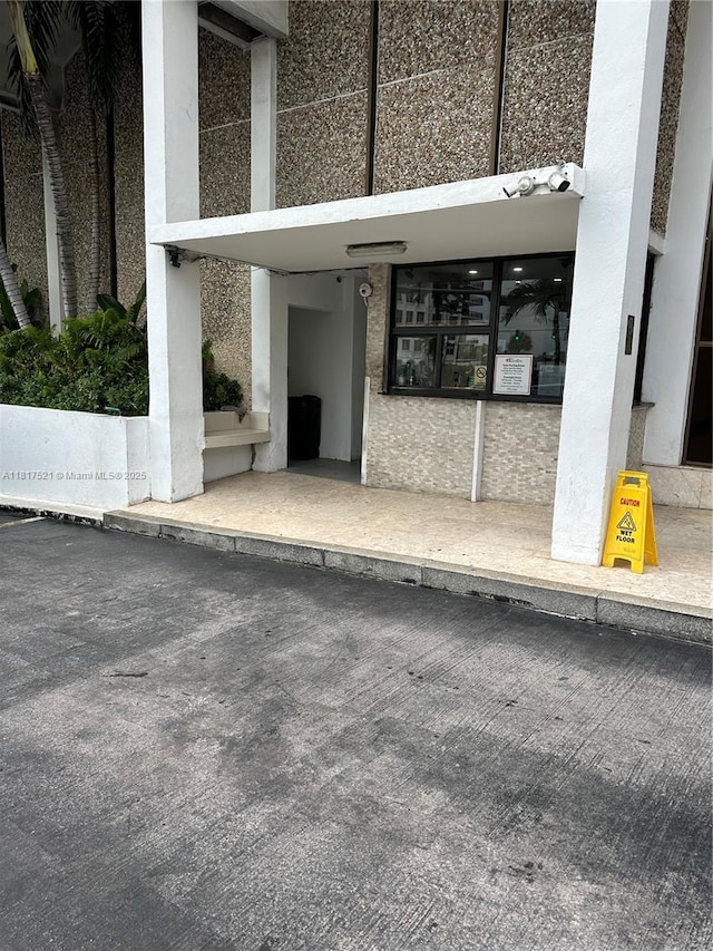 5601 Collins Ave Unit 923, Miami Beach, FL 33140 - view of exterior entry