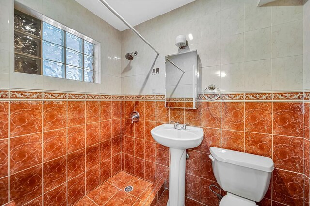 11020 SW 55th St, Miami, FL 33165 - full bathroom featuring tiled shower, toilet, a sink, and tile walls