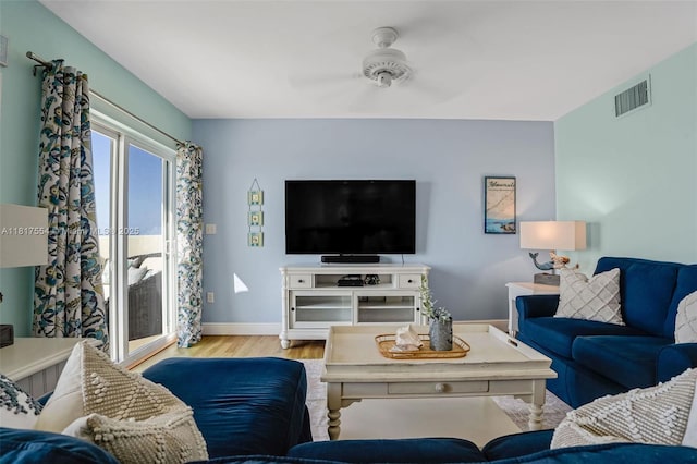 200 Wrenn St Ph 701, Plantation Key, FL 33070 - living room with wood finished floors, ceiling fan, and baseboards