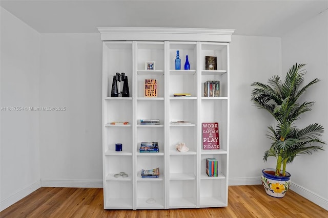 200 Wrenn St Ph 701, Plantation Key, FL 33070 - detailed view of wood finished floors and baseboards