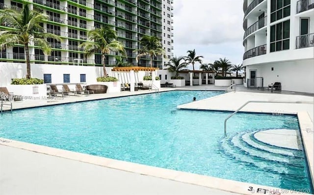 1750 N Bayshore Dr Unit 1414, Miami, FL 33132 - community pool with a patio area