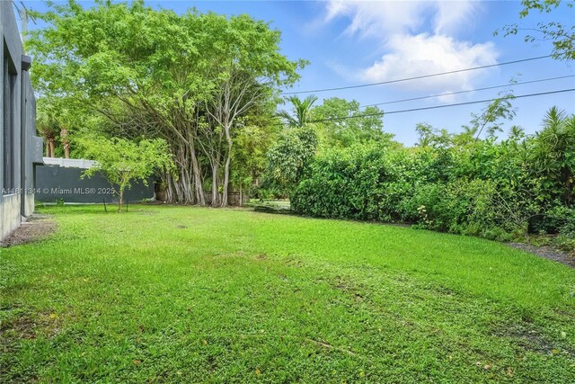 1845 NE 124th St, North Miami, FL 33181 - view of yard