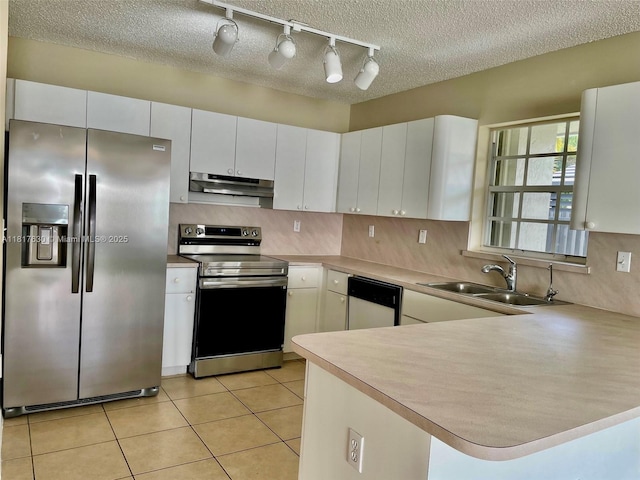 14610 SW 170th Ter, Miami, FL 33177 - kitchen featuring stainless steel appliances, under cabinet range hood, a sink, light countertops, and a peninsula