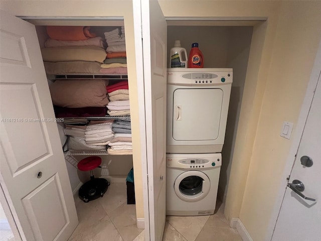 100 Lincoln Rd Unit 848, Miami Beach, FL 33139 - laundry room with estacked washer and dryer and baseboards