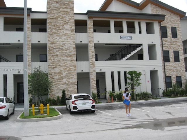 8055 NW 104th Ave Unit 32, Doral, FL 33178 - view of property featuring uncovered parking