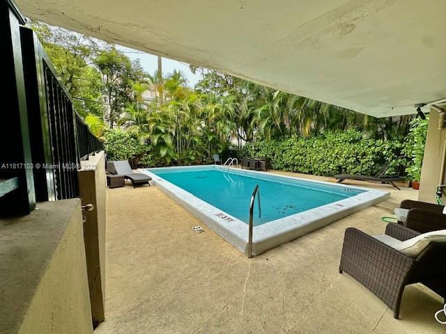 110 Salamanca Ave Unit 207, Coral Gables, FL 33134 - view of community pool