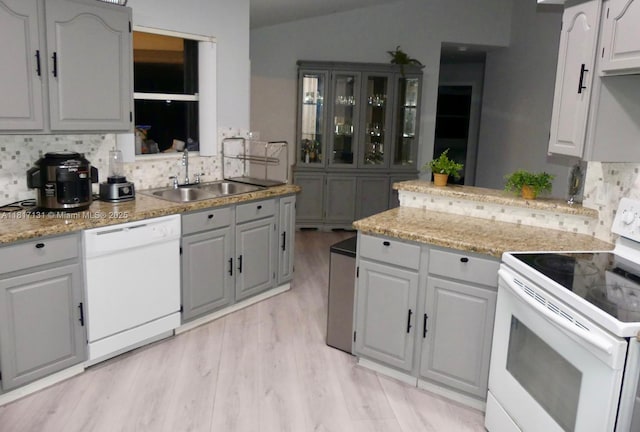 1550 SW 52nd Ter, Plantation, FL 33317 - kitchen with white appliances, a sink, a peninsula, decorative backsplash, and lofted ceiling
