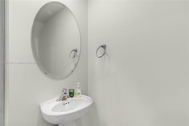 10625 W 32nd Ln, Hialeah, FL 33018 - bathroom with a sink