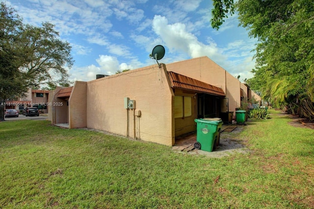 10 Seville Cir Unit 6-54, Davie, FL 33324 - view of home's exterior featuring stucco siding and a yard
