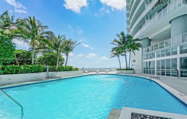1900 N Bayshore Dr Unit 3909, Miami, FL 33132 - view of community pool