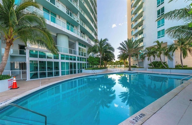 1900 N Bayshore Dr Unit 3909, Miami, FL 33132 - view of community pool