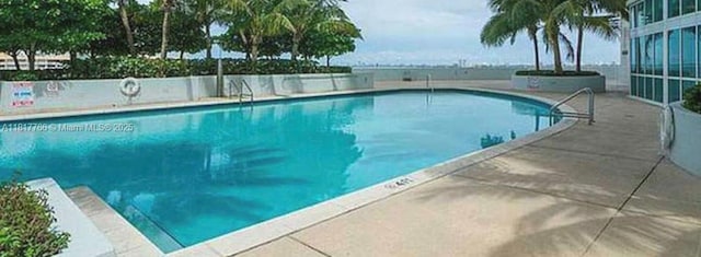 1900 N Bayshore Dr Unit 3909, Miami, FL 33132 - view of community pool
