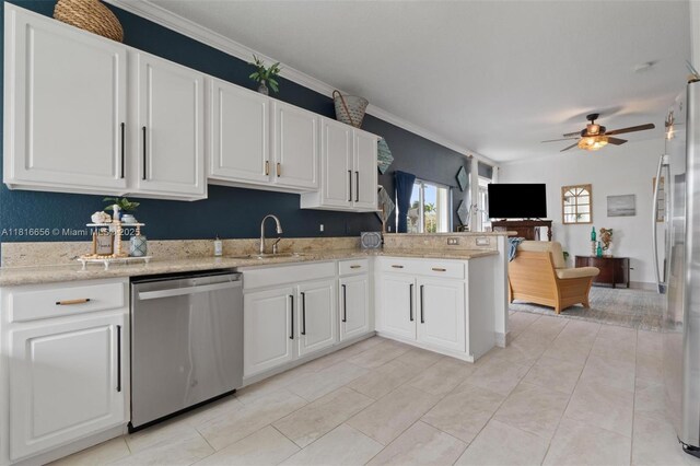 402 SE 30th Ter, Homestead, FL 33033 - kitchen with stainless steel appliances, a sink, ceiling fan, a peninsula, and white cabinetry