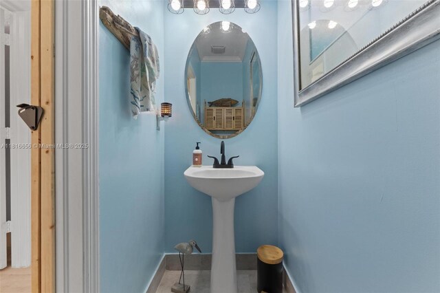 402 SE 30th Ter, Homestead, FL 33033 - bathroom featuring baseboards