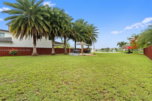 402 SE 30th Ter, Homestead, FL 33033 - view of yard featuring a jacuzzi