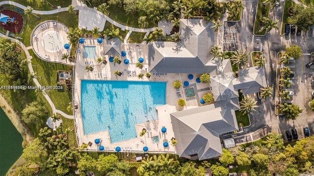 402 SE 30th Ter, Homestead, FL 33033 - aerial view of a pool