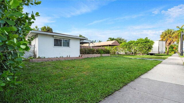 3145 Hollywood Blvd, Hollywood, FL 33021 - view of green lawn