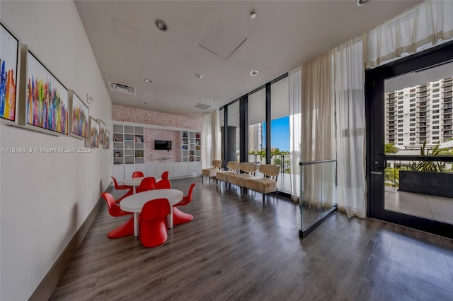 5252 NW 85th Ave Unit 1701, Doral, FL 33166 - common area featuring expansive windows