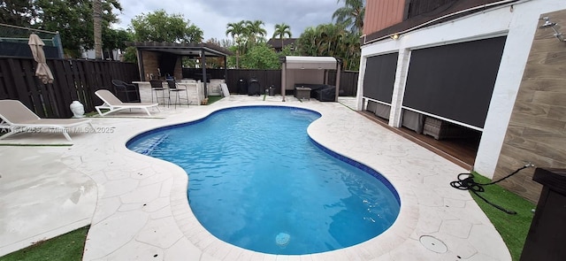 1601 E Sandpiper Cir, Pembroke Pines, FL 33026 - view of pool featuring a patio area, a fenced backyard, and a hot tub