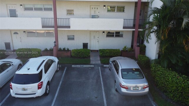 9820 S Hollybrook Lake Dr Unit 106, Pembroke Pines, FL 33025 - townhome / multi-family property featuring stucco siding and uncovered parking