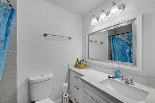 30930 SW 190th Ave, Homestead, FL 33030 - full bathroom featuring vanity, toilet, and a shower with curtain