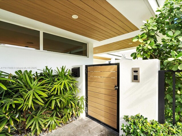 2371 Bayview Ln, North Miami, FL 33181 - view of gate