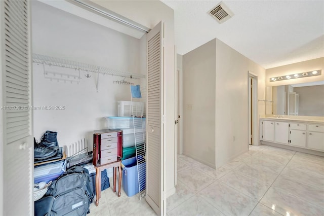 1615 N 14th Ter, Hollywood, FL 33020 - closet featuring a sink