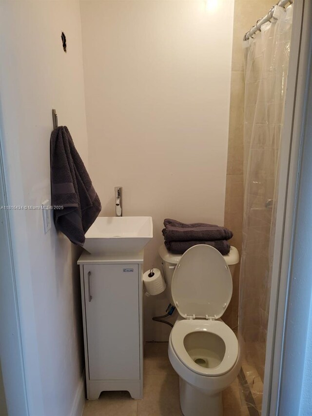 14880 SW 56th Ter, Miami, FL 33193 - bathroom with a tile shower, toilet, and vanity