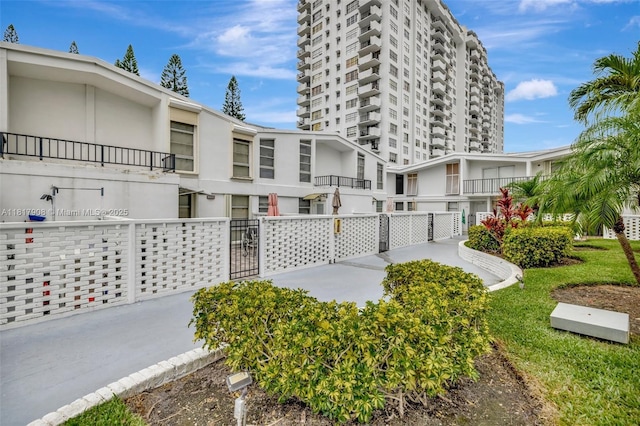 2730 NE 183rd St Unit Th03, Aventura, FL 33160 - view of building exterior