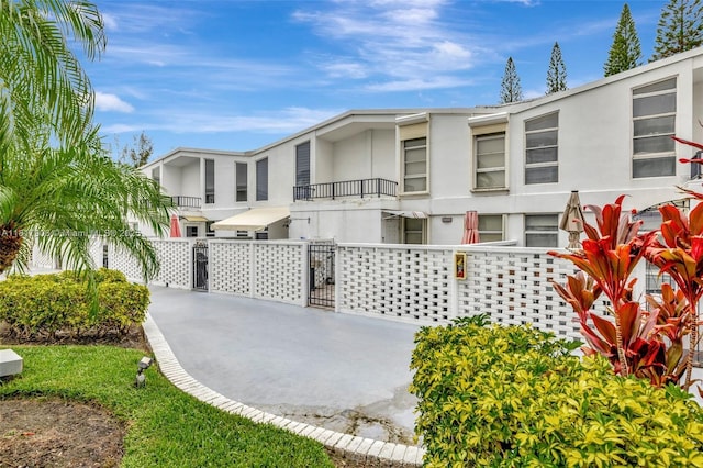 2730 NE 183rd St Unit Th03, Aventura, FL 33160 - view of property featuring stucco siding