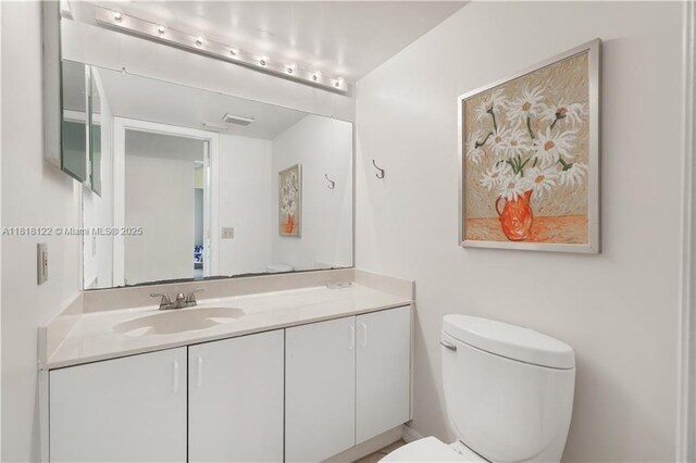 1354 Coral Park Ln Unit 603, Vero Beach, FL 32963 - living room featuring a textured ceiling, light colored carpet, baseboards, and a ceiling fan