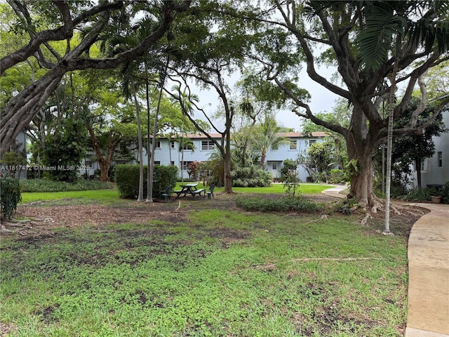 7840 SW 55th Ave Unit 23C, Miami, FL 33143 - view of grassy yard